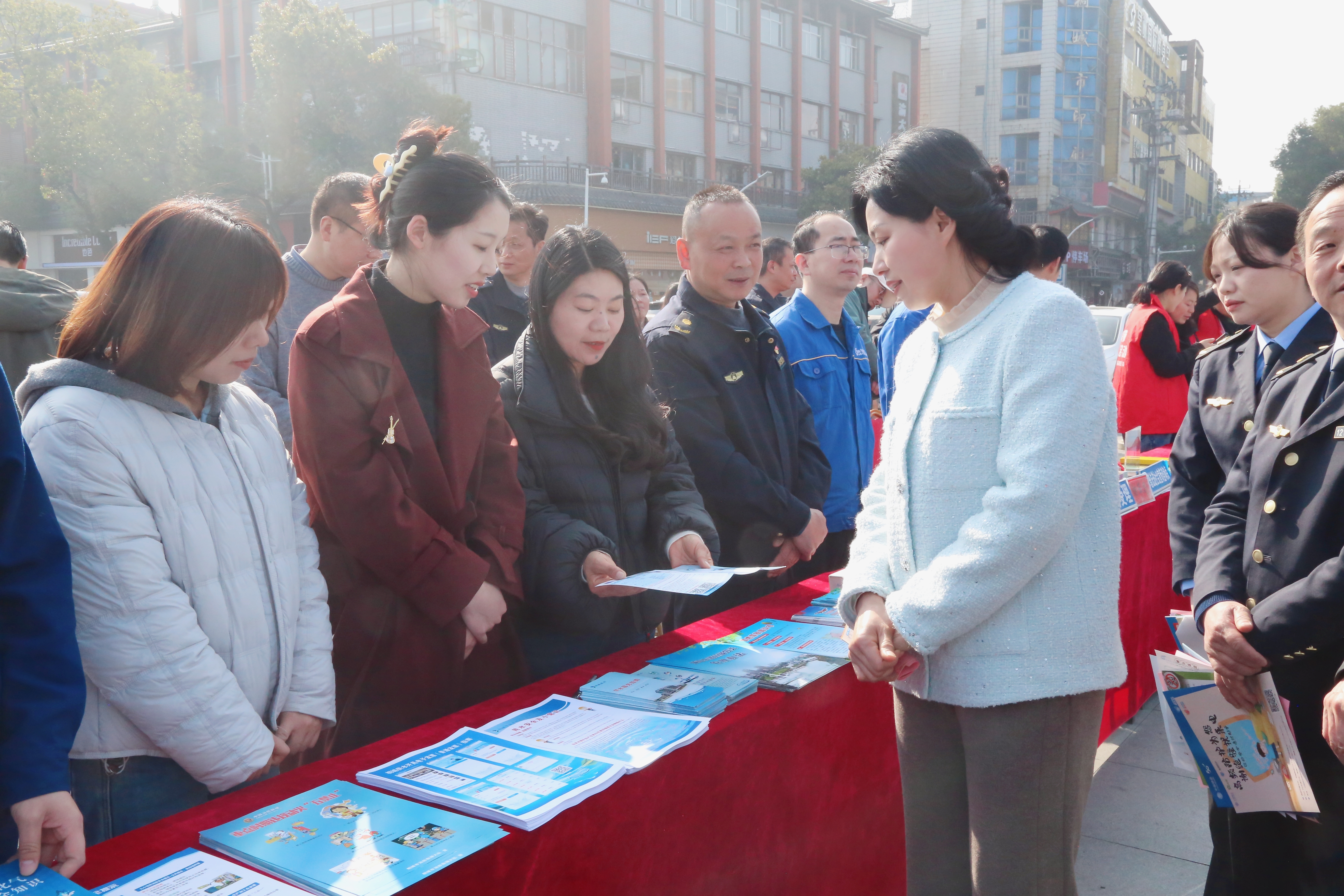 守护性命之源，共筑消费和谐——市OG视讯集团深刻发展“3·15”国际消费者权利日宣传征询服务活动